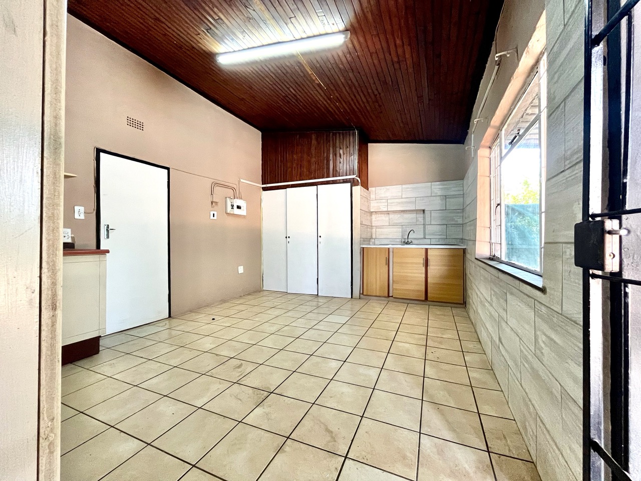 To Let 2 Bedroom Property for Rent in Glen Austin Gauteng