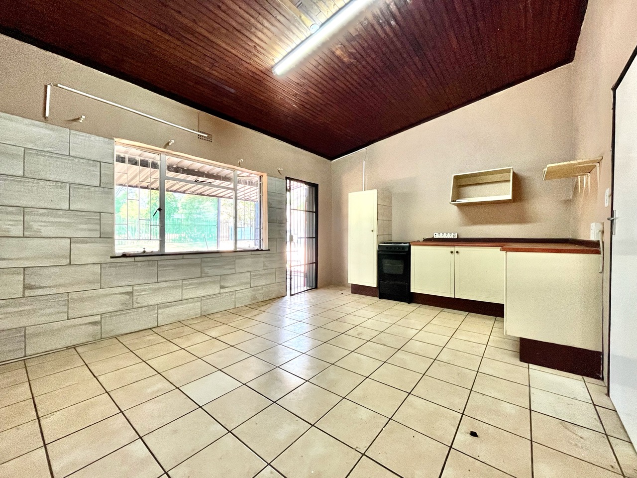 To Let 2 Bedroom Property for Rent in Glen Austin Gauteng