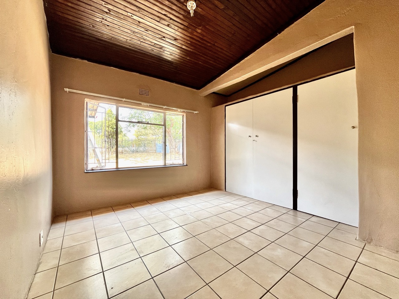 To Let 2 Bedroom Property for Rent in Glen Austin Gauteng