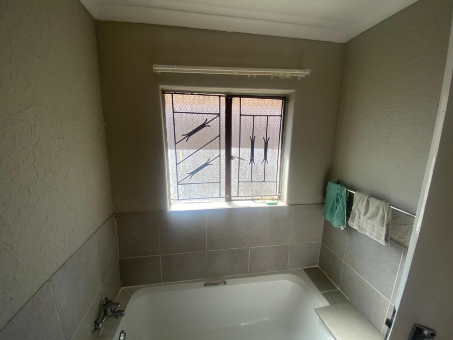 2 Bedroom Property for Sale in Soshanguve WW Gauteng