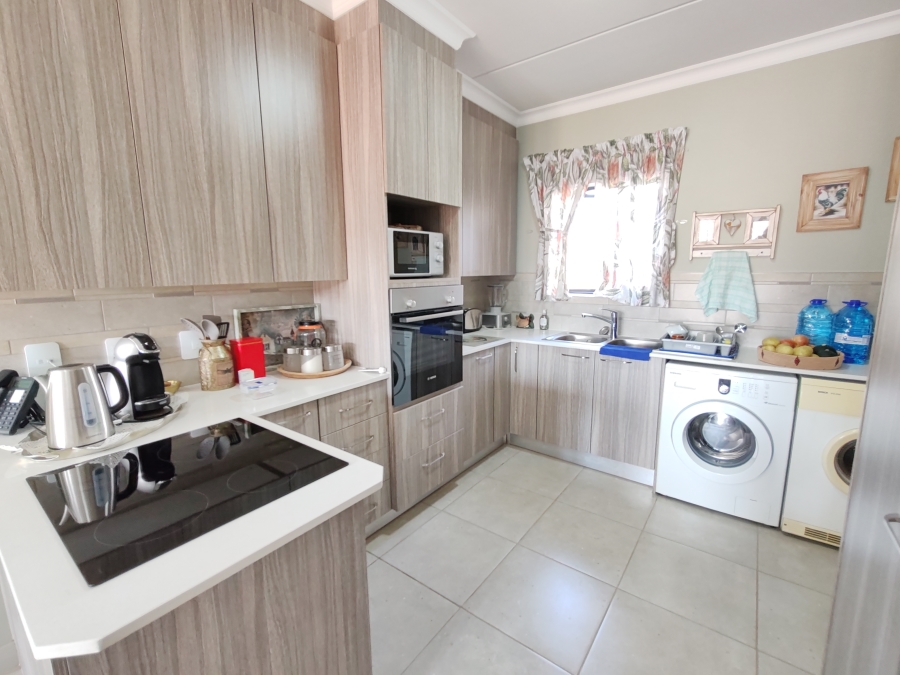 To Let 2 Bedroom Property for Rent in Waterkloof Marina Retirement Estate Gauteng