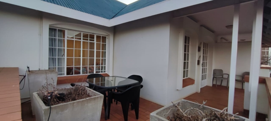 To Let 3 Bedroom Property for Rent in Die Hoewes Gauteng