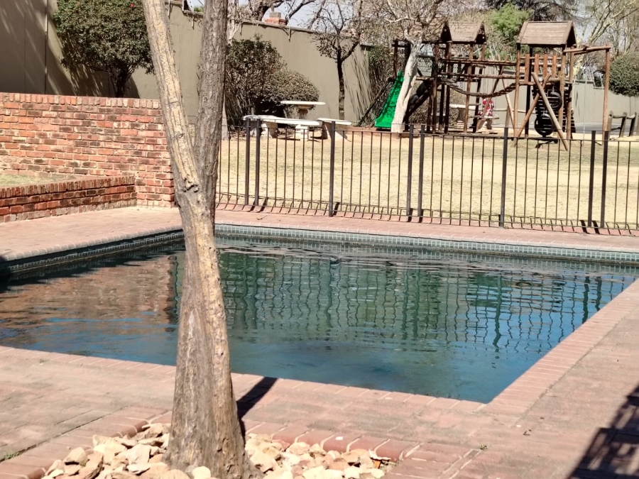 2 Bedroom Property for Sale in Vorna Valley Gauteng