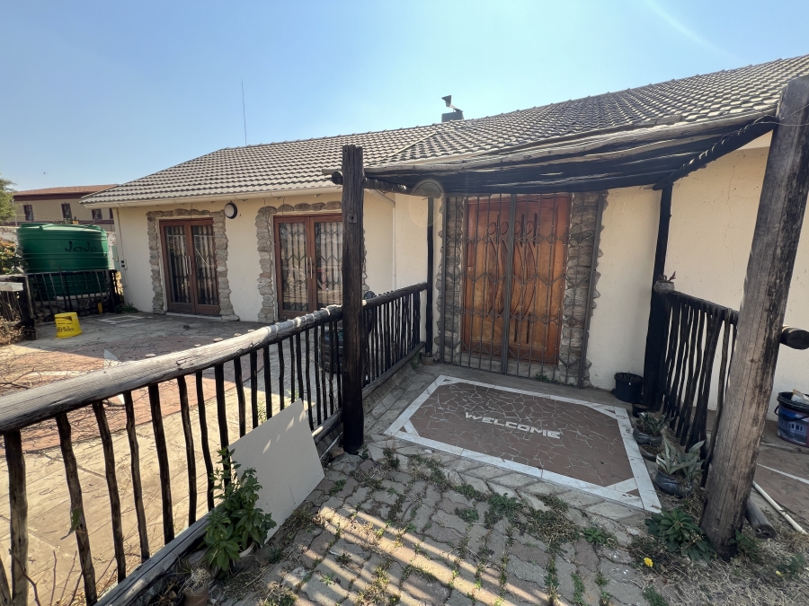 7 Bedroom Property for Sale in Glen Austin Gauteng