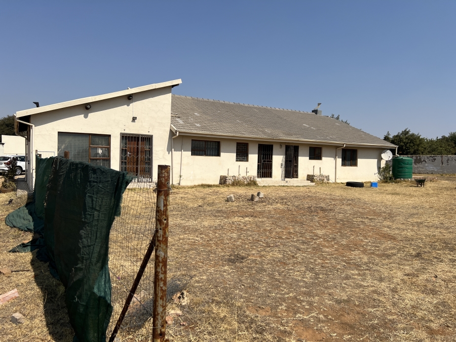 7 Bedroom Property for Sale in Glen Austin Gauteng