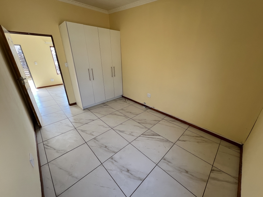 7 Bedroom Property for Sale in Glen Austin Gauteng