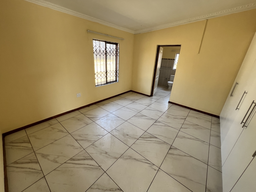 7 Bedroom Property for Sale in Glen Austin Gauteng