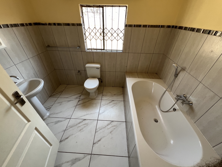 7 Bedroom Property for Sale in Glen Austin Gauteng