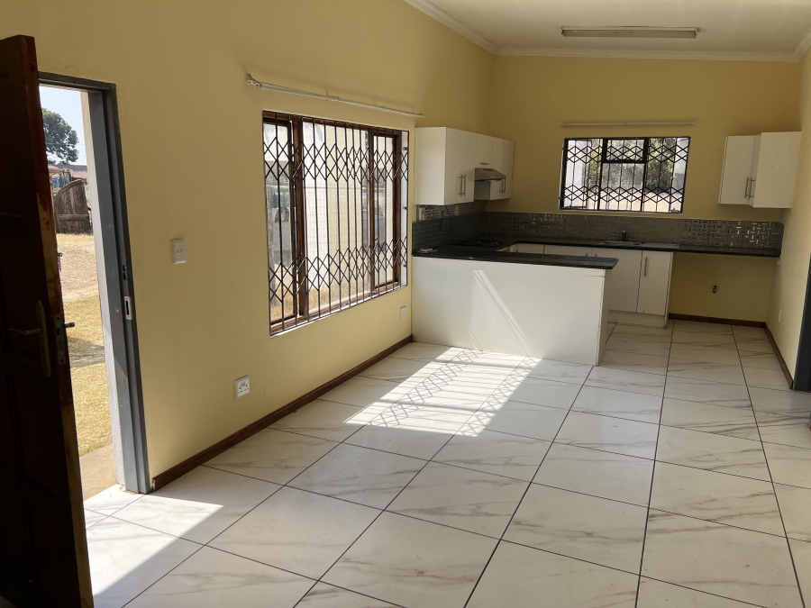 7 Bedroom Property for Sale in Glen Austin Gauteng