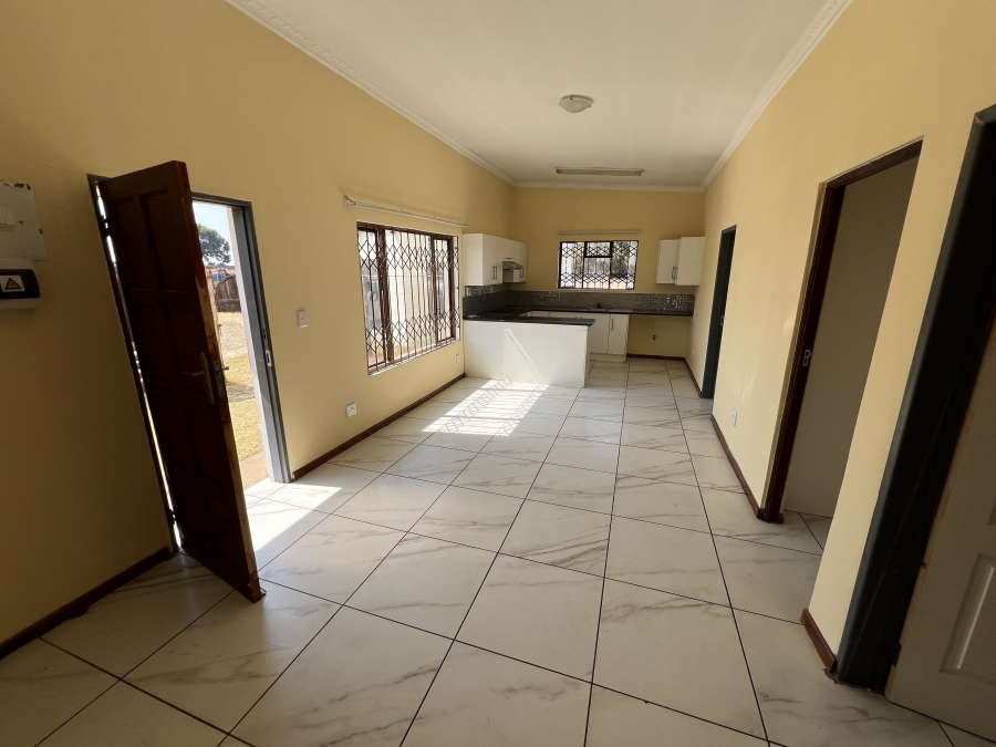 7 Bedroom Property for Sale in Glen Austin Gauteng