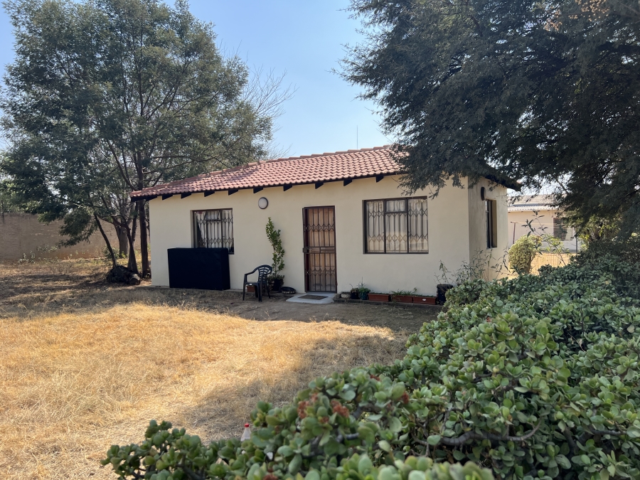 7 Bedroom Property for Sale in Glen Austin Gauteng