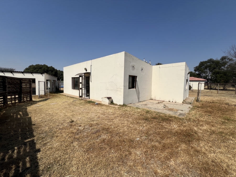 7 Bedroom Property for Sale in Glen Austin Gauteng