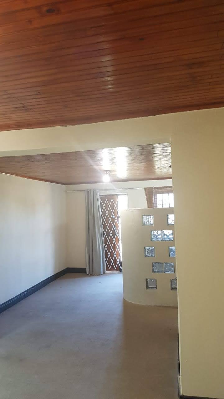 7 Bedroom Property for Sale in Glen Austin Gauteng