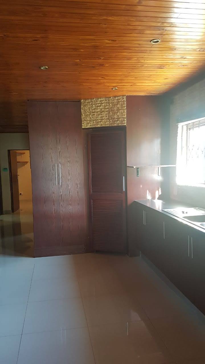 7 Bedroom Property for Sale in Glen Austin Gauteng