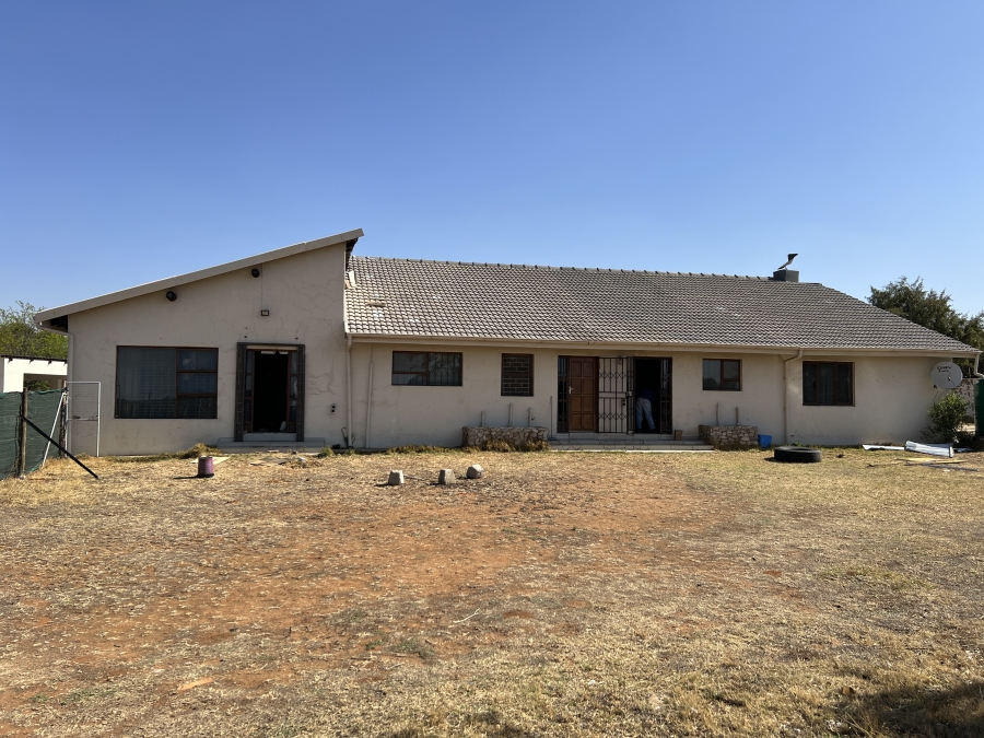 7 Bedroom Property for Sale in Glen Austin Gauteng