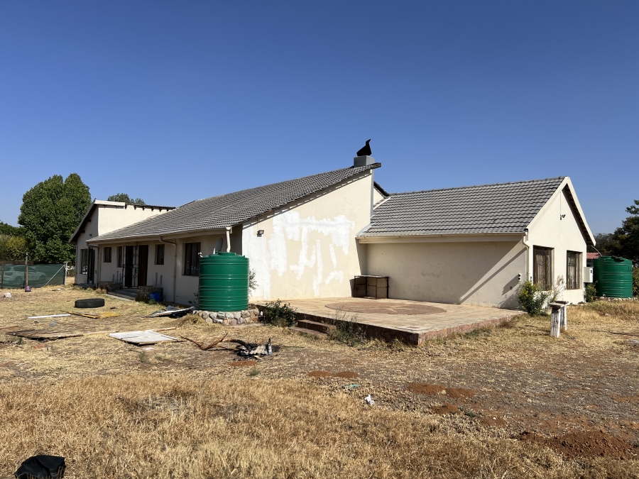 7 Bedroom Property for Sale in Glen Austin Gauteng