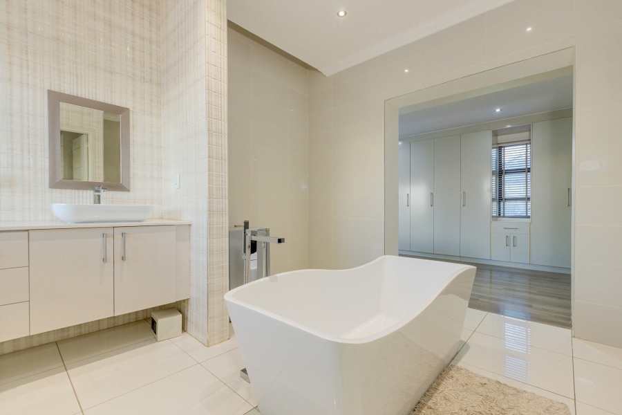 4 Bedroom Property for Sale in Helderfontein Estate Gauteng