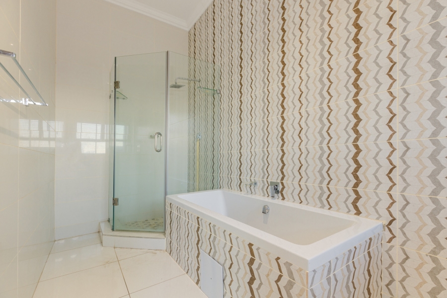 4 Bedroom Property for Sale in Helderfontein Estate Gauteng