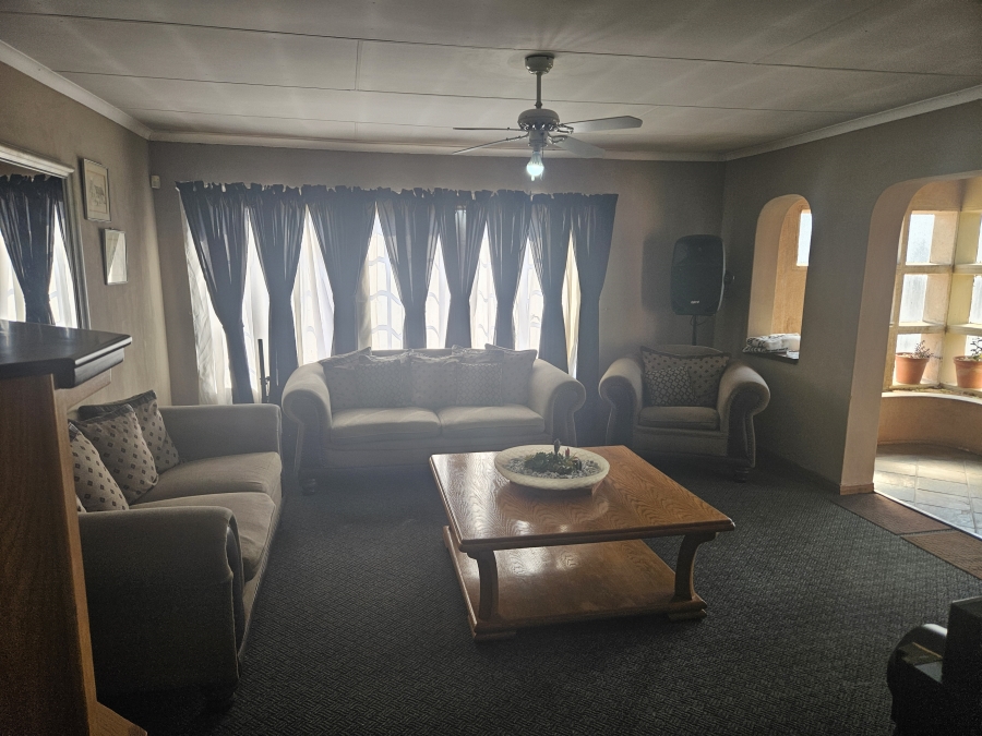 To Let 4 Bedroom Property for Rent in Doornpoort Gauteng