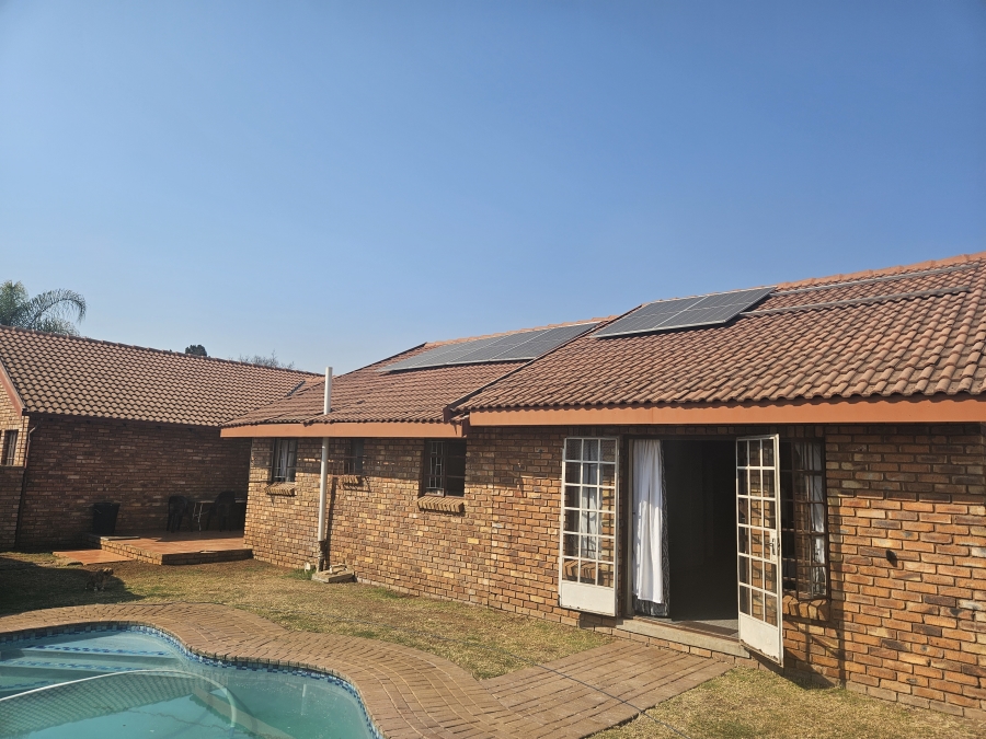 To Let 4 Bedroom Property for Rent in Doornpoort Gauteng