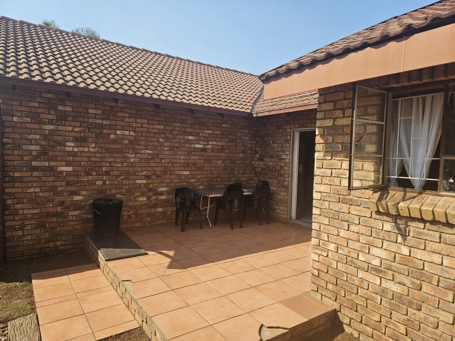 To Let 4 Bedroom Property for Rent in Doornpoort Gauteng