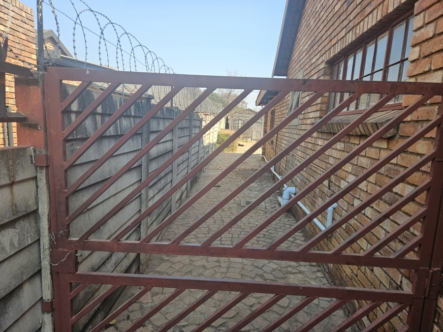 To Let 4 Bedroom Property for Rent in Doornpoort Gauteng