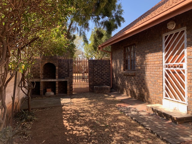 3 Bedroom Property for Sale in Les Marais Gauteng