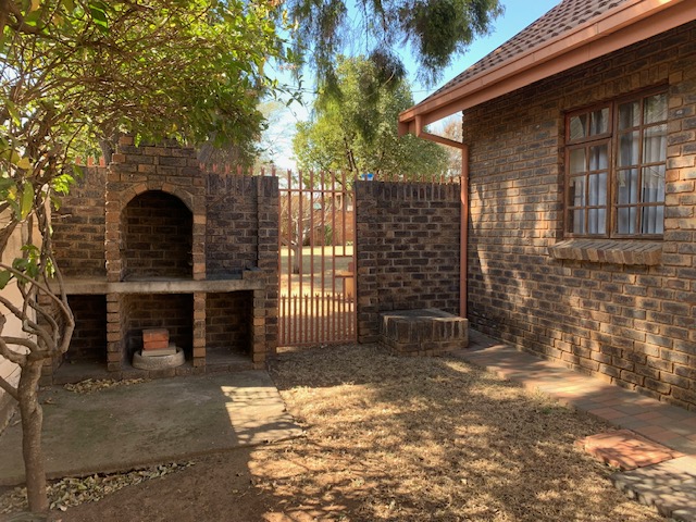 3 Bedroom Property for Sale in Les Marais Gauteng