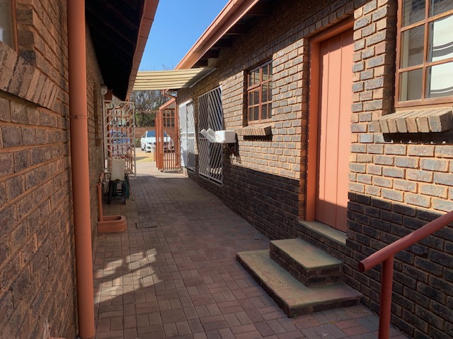 3 Bedroom Property for Sale in Les Marais Gauteng