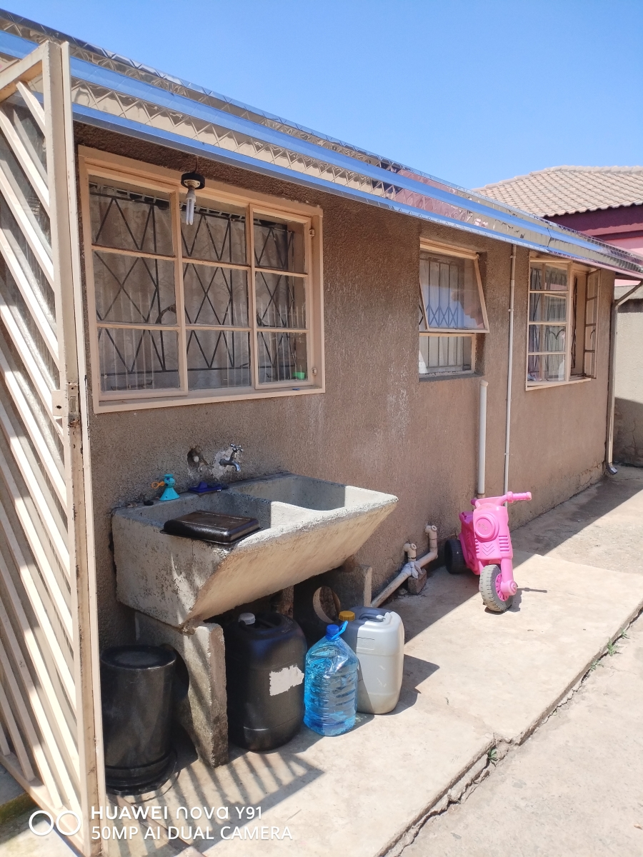 2 Bedroom Property for Sale in Tsakane Gauteng