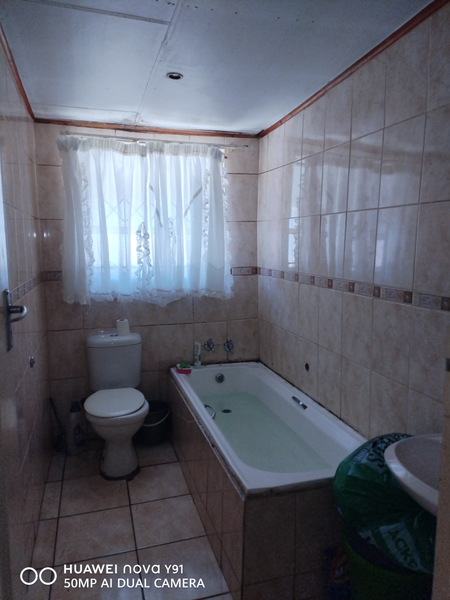 2 Bedroom Property for Sale in Tsakane Gauteng