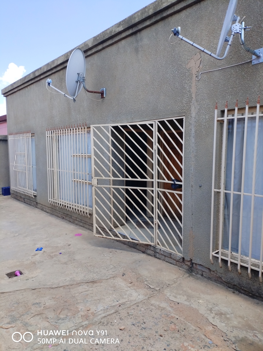 2 Bedroom Property for Sale in Tsakane Gauteng