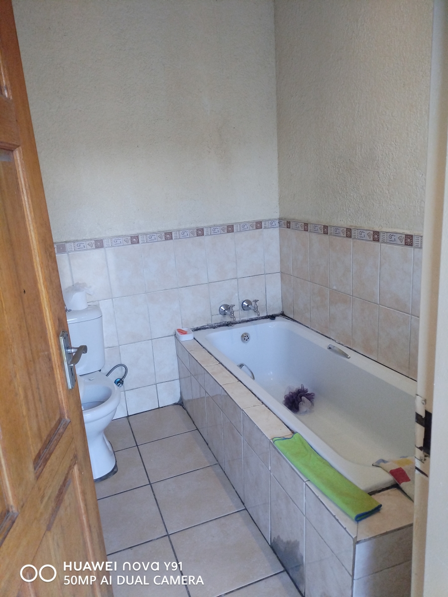 2 Bedroom Property for Sale in Tsakane Gauteng