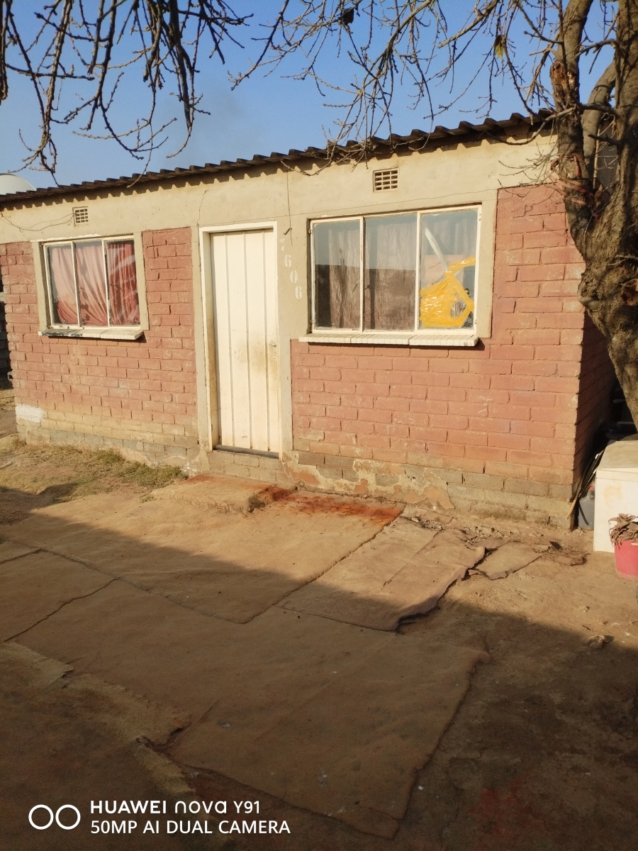 1 Bedroom Property for Sale in Langaville Gauteng