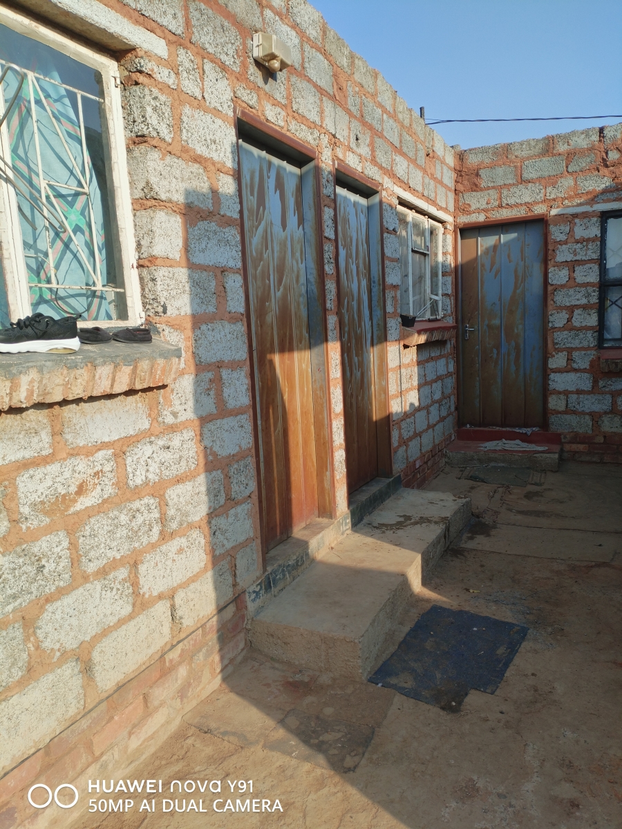 1 Bedroom Property for Sale in Langaville Gauteng