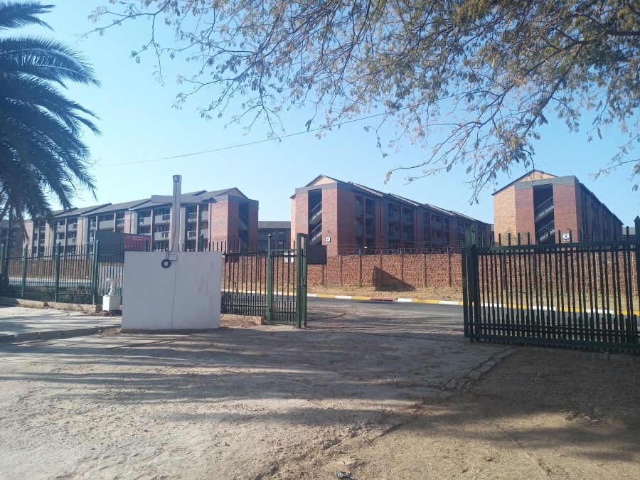 5 Bedroom Property for Sale in Monavoni A H Gauteng