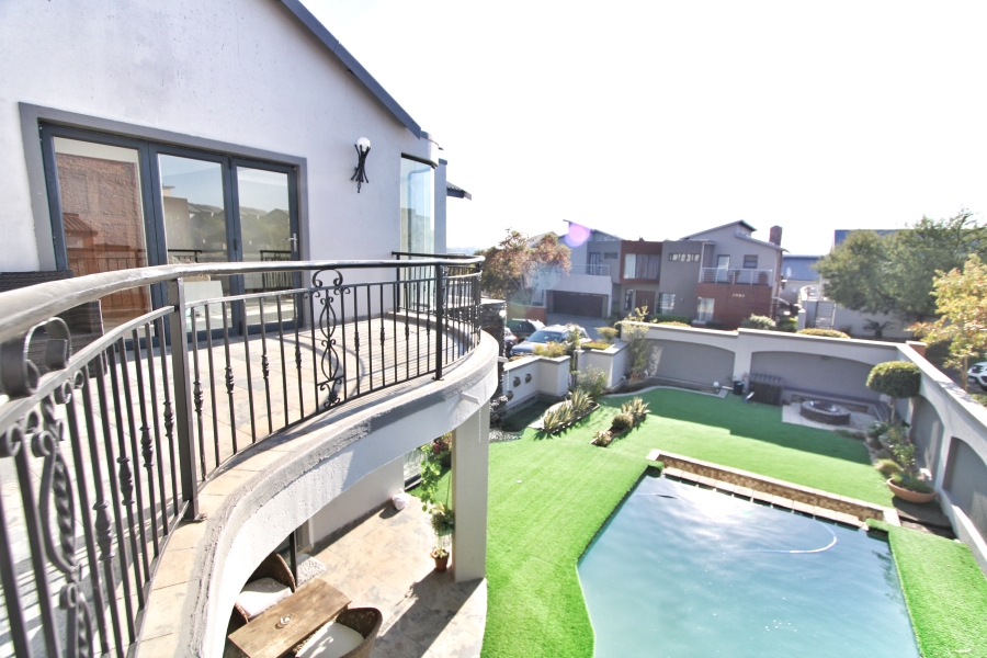 4 Bedroom Property for Sale in Waterfall Country Village Gauteng