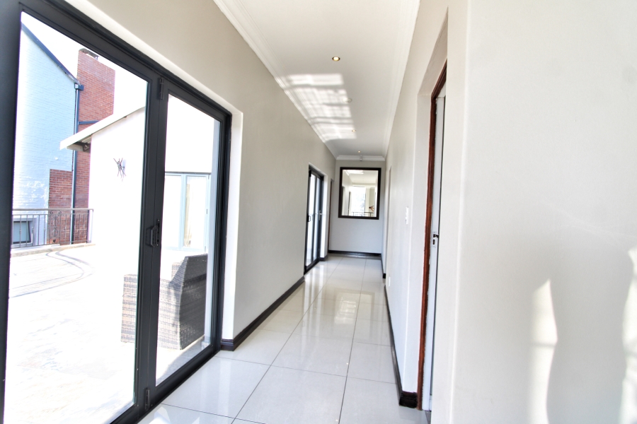 4 Bedroom Property for Sale in Waterfall Country Village Gauteng