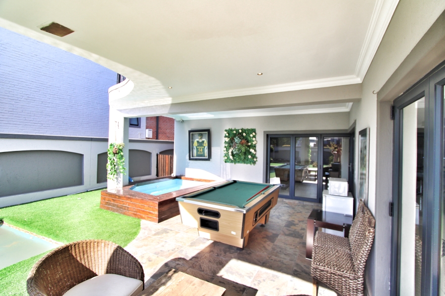 4 Bedroom Property for Sale in Waterfall Country Village Gauteng