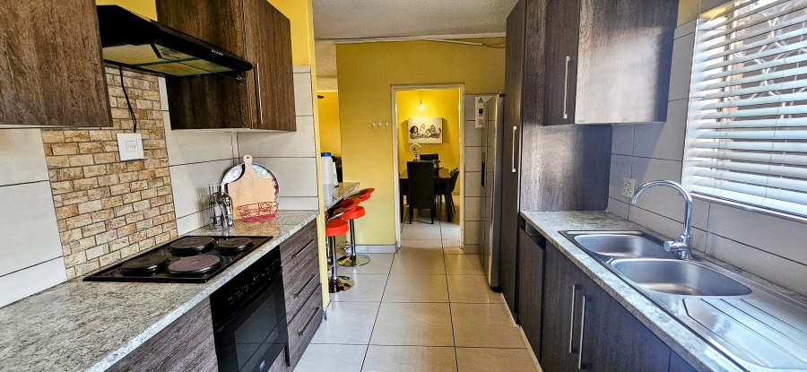 3 Bedroom Property for Sale in Three Rivers Proper Gauteng