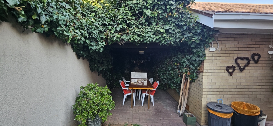 3 Bedroom Property for Sale in Three Rivers Proper Gauteng