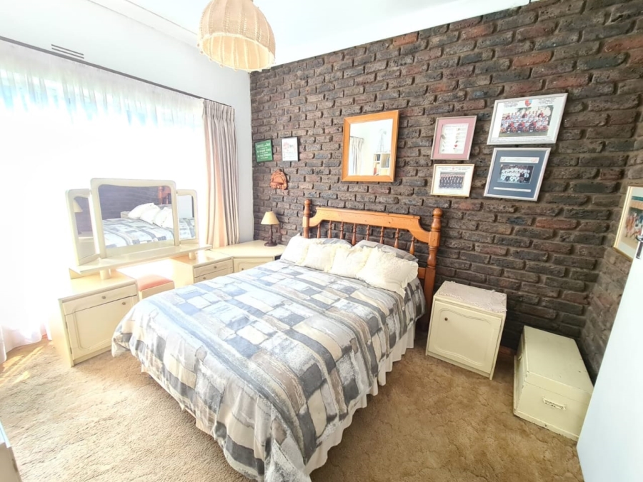 5 Bedroom Property for Sale in Mooilande Gauteng