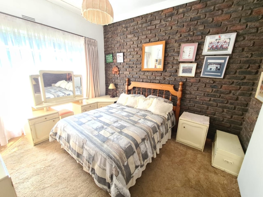 5 Bedroom Property for Sale in Mooilande Gauteng