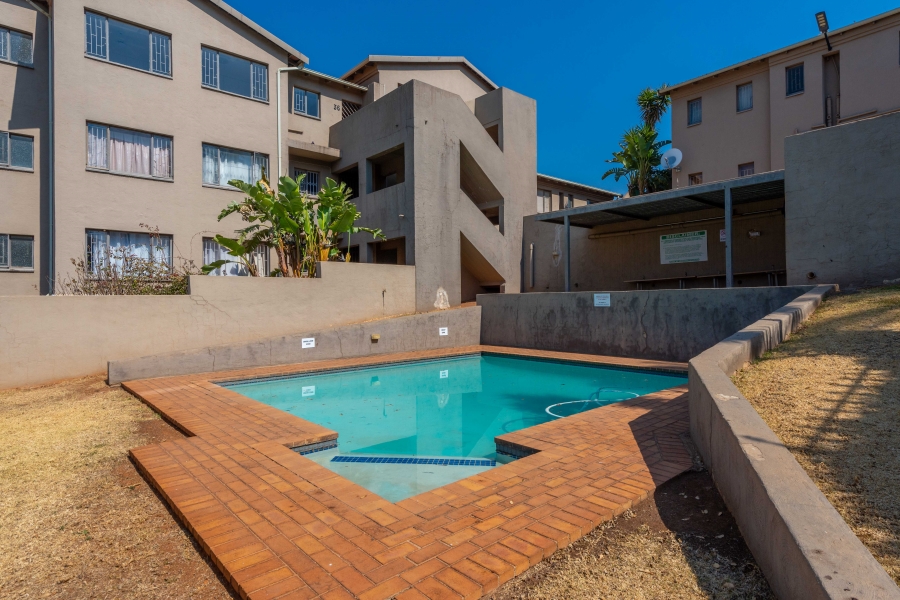 2 Bedroom Property for Sale in Mulbarton Gauteng