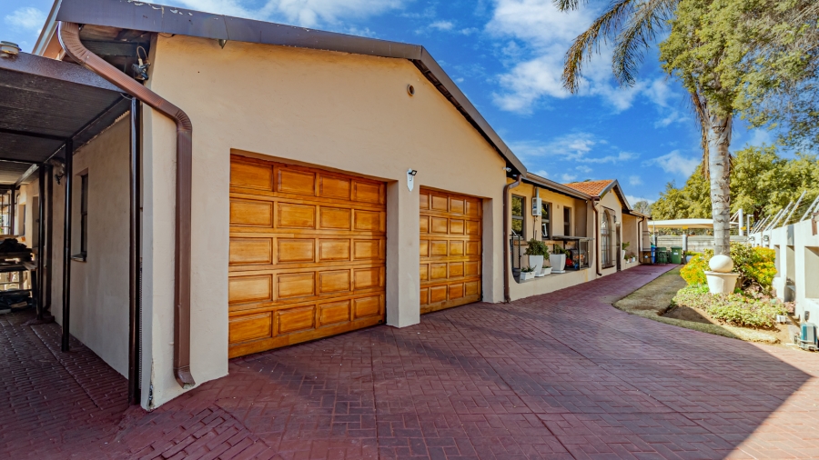 4 Bedroom Property for Sale in Brackenhurst Gauteng