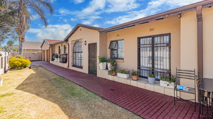 4 Bedroom Property for Sale in Brackenhurst Gauteng