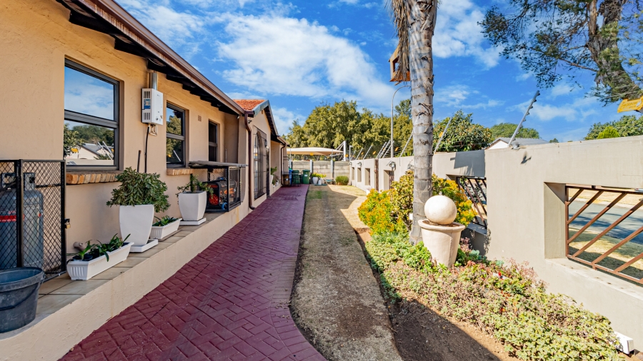 4 Bedroom Property for Sale in Brackenhurst Gauteng