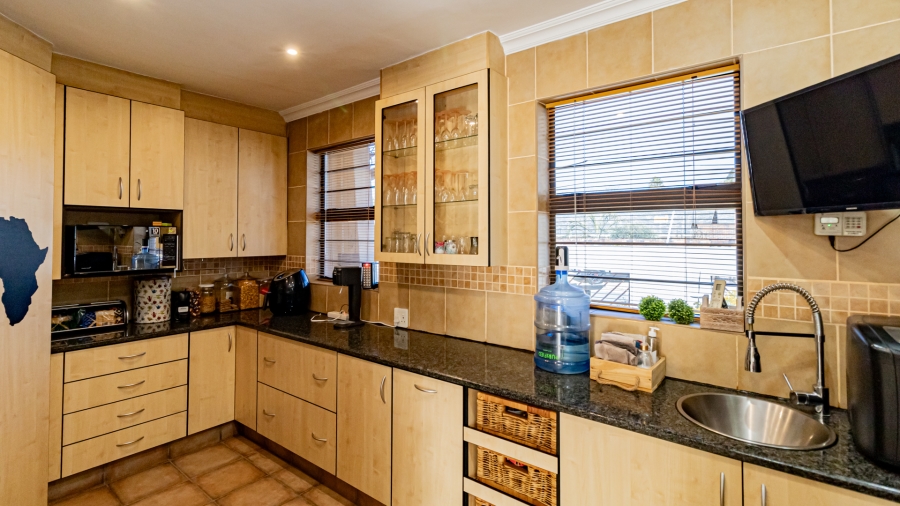 4 Bedroom Property for Sale in Brackenhurst Gauteng