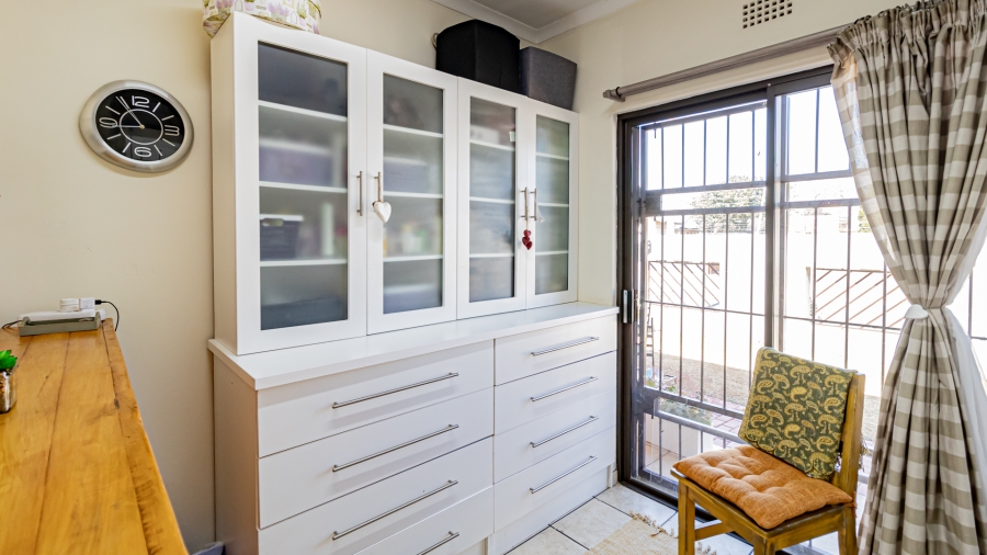 4 Bedroom Property for Sale in Brackenhurst Gauteng