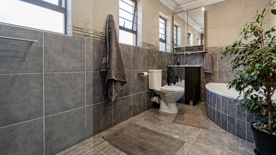 4 Bedroom Property for Sale in Brackenhurst Gauteng
